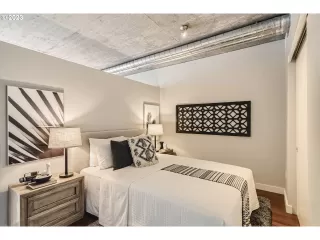 Photo #6: 23398331 Listing