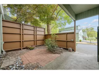 Photo #4: 23399638 Listing 