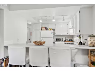 Photo #3: 23400016 Listing 