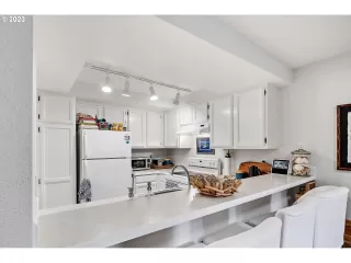 Photo #4: 23400016 Listing 