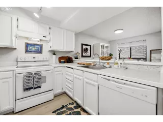 Photo #5: 23400016 Listing 