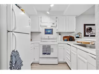 Photo #6: 23400016 Listing 