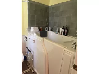 Photo #3: 23400649 Listing