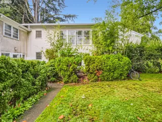 Photo #5: 23400649 Listing