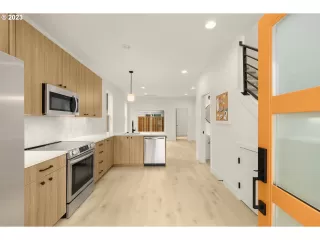 Photo #1: 23400998 Listing