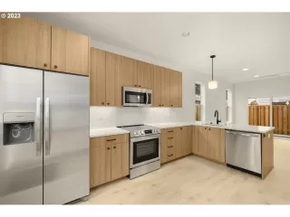 Photo #2: 23400998 Listing