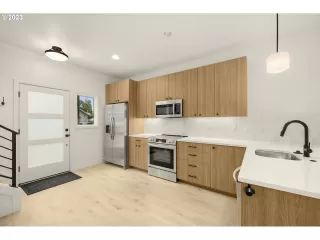 Photo #3: 23400998 Listing