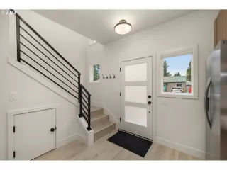 Photo #6: 23400998 Listing