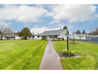 Photo #3: 23401327 Listing