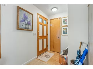 Photo #5: 23401327 Listing