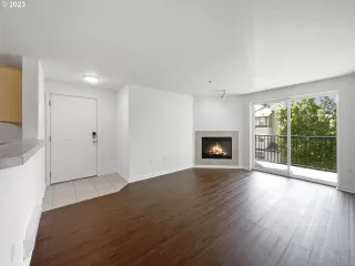 Photo #3: 23401903 Listing