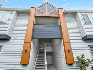 Photo #4: 23402383 Listing