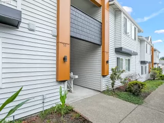 Photo #5: 23402383 Listing