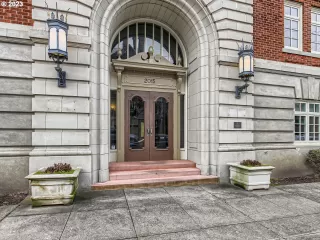 Photo #2: 23402705 Listing