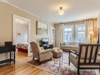 Photo #5: 23402705 Listing