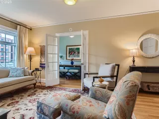 Photo #6: 23402705 Listing