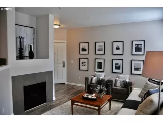 Photo #4: 23402736 Listing