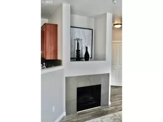 Photo #5: 23402736 Listing