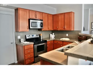 Photo #6: 23402736 Listing