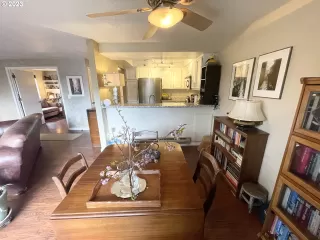 Photo #4: 23403919 Listing