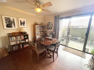 Photo #6: 23403919 Listing