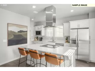 Photo #5: 23404139 Listing