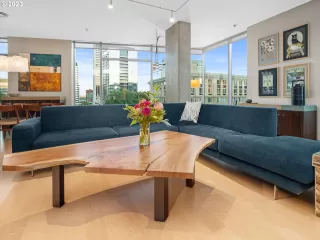 Photo #6: 23404417 Listing