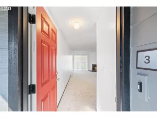 Photo #3: 23404704 Listing