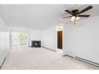 Photo #4: 23404704 Listing