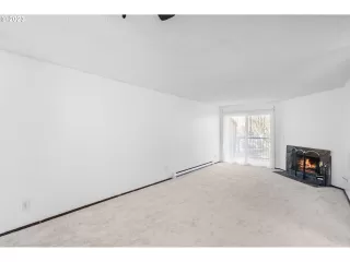 Photo #5: 23404704 Listing