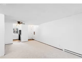 Photo #6: 23404704 Listing