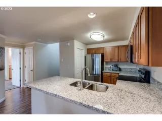 Photo #3: 23405035 Listing