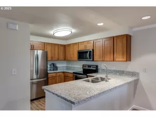 Photo #5: 23405035 Listing