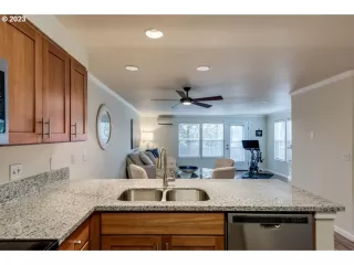 Photo #6: 23405035 Listing