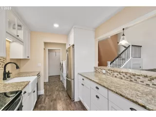 Photo #4: 23405883 Listing