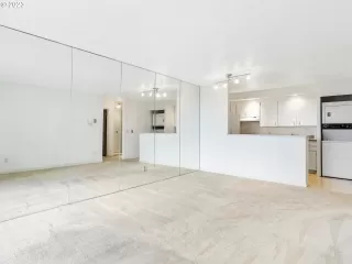 Photo #4: 23406226 Listing