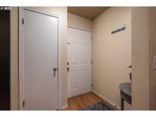 Photo #5: 23406268 Listing