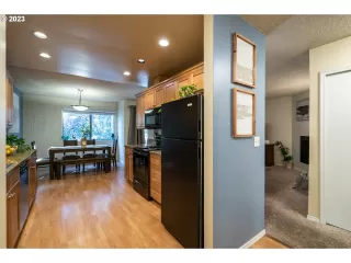 Photo #6: 23406268 Listing