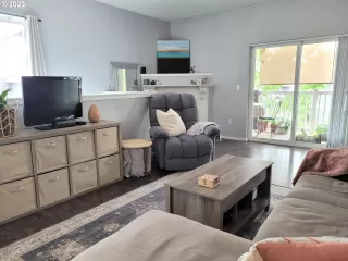 Photo #5: 23407294 Listing