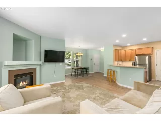 Photo #5: 23407522 Listing