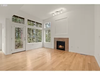 Photo #5: 23408000 Listing 