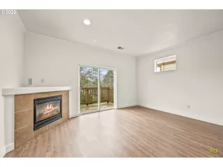 Photo #3: 23408335 Listing