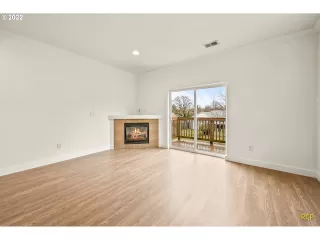 Photo #4: 23408335 Listing