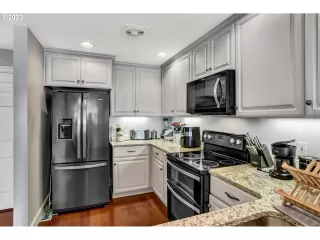 Photo #5: 23409110 Listing 