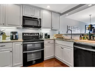 Photo #6: 23409110 Listing 