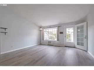 Photo #4: 23409288 Listing