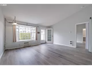 Photo #5: 23409288 Listing