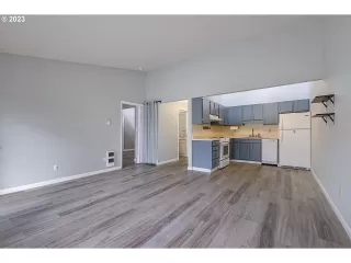 Photo #6: 23409288 Listing