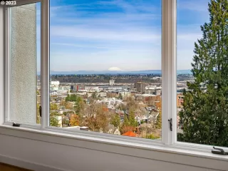 Photo #5: 23409377 Listing