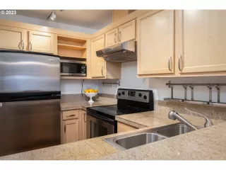 Photo #3: 23410796 Listing 